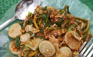 Nikmatnya Pecel Mie Kenyol Batang, Dijamin Bikin Nagih