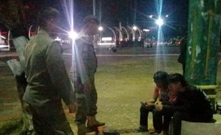 Maksa Minta Duit ke Pengunjung Alun-alun Sragen, 3 Pengamen Ditangkap Satpol PP