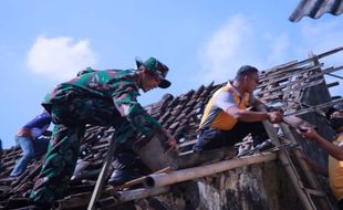 Rawan Ambruk, Rumah Mbah Siti Jebugan Klaten Utara Direhab Polres