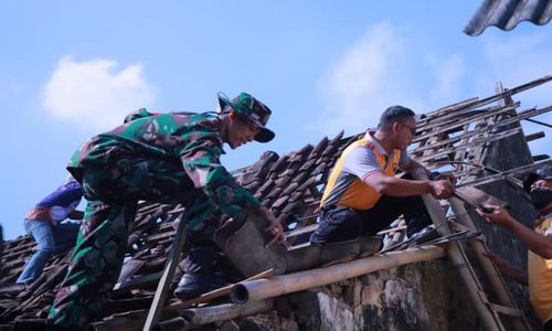 Rawan Ambruk, Rumah Mbah Siti Jebugan Klaten Utara Direhab Polres