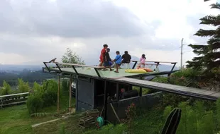 Resto Latar Merbabu Kopeng Semarang, Tempat Nongkrong dengan Pemandangan Alam