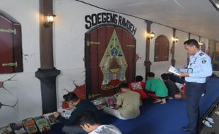 Tambah Wawasan, Warga Binaan Rutan Salatiga Tetap Baca Buku dari Balik Penjara