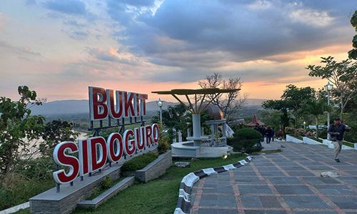 Bukit Sidoguro, Spot Menikmati Senja dari Ketinggian di Rawa Jombor Klaten