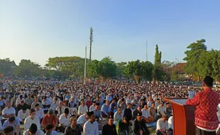 Ribuan Warga Muhammadiyah Karanganyar Khusyuk Salat Iduladha di Alun-alun