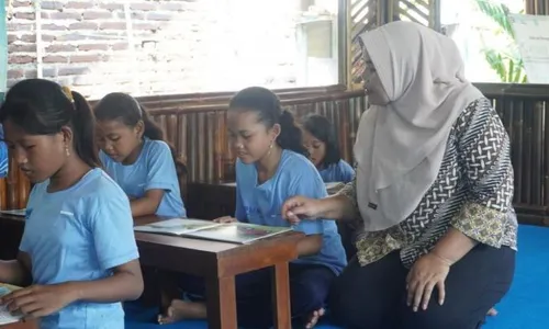 Inspiratif! Warga Batang Buka Taman Baca hingga Diserbu Anak-anak Nelayan