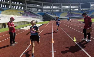 Seratusan Calon Siswa SKO Ikuti Tes Fisik di FKOR UNS & Stadion Manahan Solo