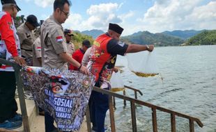 Rajawali Shooting Club Tebar Benih Ribuan Ikan Nila di Waduk Pidekso Wonogiri