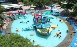 Sensasi Bermain Ombak Buatan di Bahari Waterpark Tegal