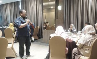 Gathering Guru BK di Cirebon, UKSW Kupas Tuntas Fenomena Generasi Strawberry