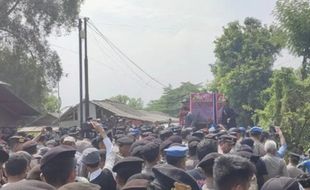 Curiga Ajarkan Aliran Sesat, Ribuan Warga Geruduk Ponpes Al Zaytun Indramayu