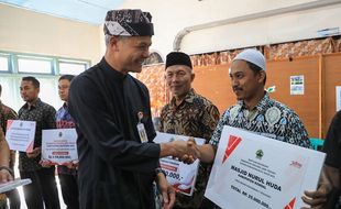 Pemprov Jateng Serahkan Bantuan Keuangan Rp94,6 Miliar ke Pemkab Kendal