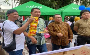 Peringati Hari Waisak, Ribuan Gorengan Dibagikan Gratis di Balai Kota Solo