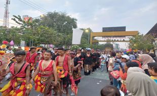 Meriah! Ribuan Manusia Padati Madiun Carnival 2023 di Jalan Pahlawan