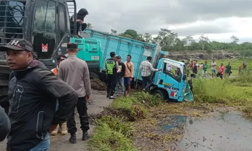 Truk Pasir Terperosok Kubangan di Manisrenggo Klaten, Kernet Meninggal Dunia