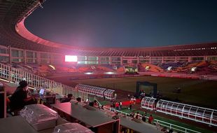 Launching Skuad Persis Solo, Stadion Manahan Dibuat Gelap Gulita