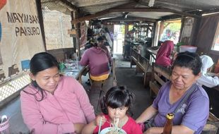 Alasan Warung Pak Suro Klaten Jual Mi Ayam Rp4.000/Porsi: Asal Bisa Ngliwet