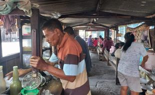 Harga Rp4.000/Porsi, Mi Ayam-Bakso Pak Suro Prambanan Klaten Tak Pernah Sepi