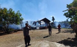 Buntut Konflik Antarsuku, Enam Rumah di Nabire Dibakar Massa