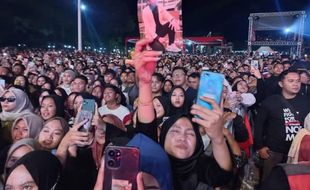 Manggung di Alun-alun Klaten, Denny Caknan Terkenang Momen Bersama Mbah Minto