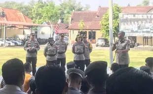 Beri Pengarahan Polisi RW, Kapolresta Solo Pesan Jaga Netralitas