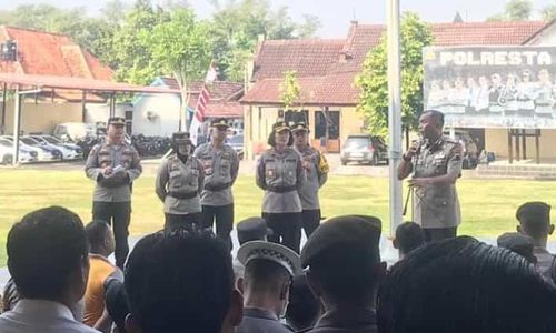 Beri Pengarahan Polisi RW, Kapolresta Solo Pesan Jaga Netralitas