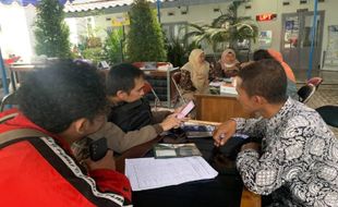 Tak Bisa Daftar PPDB, Ratusan Orang Tua Murid Geruduk Disdikpora Jogja