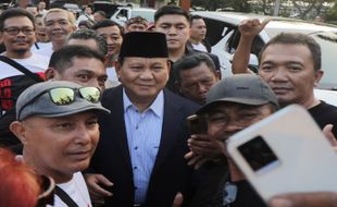 Prabowo Tiba di Solo Disambut Para Relawan Jokowi & Gibran