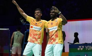 Juara Indonesia Open 2023, Pasangan India Berikan Raket dan Jersey ke Penonton