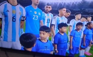 Indonesia vs Argentina, Jan Ethes Jadi Player Escort Kiper Emiliano Martinez