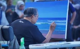 Serunya Ribuan Pelajar Melukis Bersama SBY di Pantai Pancer Dor Pacitan