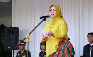 Pakai Baju Bodo, Bupati Klaten Sri Mulyani Pimpin Upacara Hari Lahir Pancasila