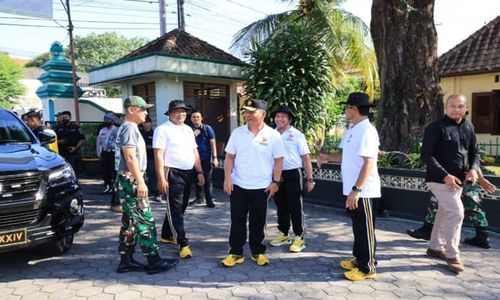 Pesilat PSHT & Brajamusti Kerja Bakti Bereskan Kawasan Taman Siswa