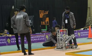 Tim Megalodon UMS Juara II Kontes Robot Indonesia 2023