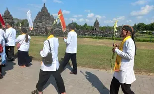 Meriah dan Khidmat, Ribuan Umat Buddha Rayakan Waisak di Candi Sewu Klaten