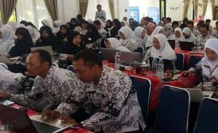 Dituntut Adaptif Terhadap Teknologi, 100 Guru Sragen Belajar Literasi Digital