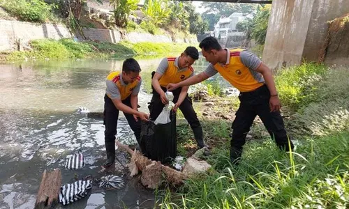 Polres Sragen Ajak Warga Bersih-bersih Sungai Garuda, Dapat 100 Kg Sampah