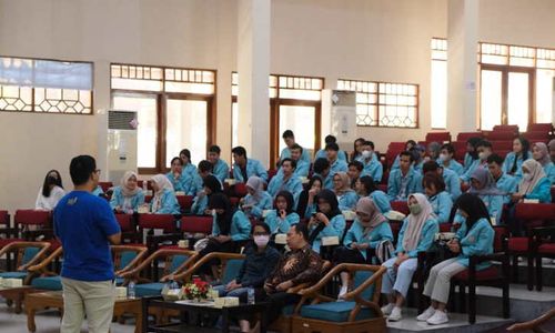 Sambangi UNS, DJP Jateng II Ajak Ratusan Mahasiswa Vokasi UNS Sadar Pajak