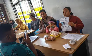 Penyaluran Bantuan Pengentasan Stunting Tahap 2 di Kantor Pos Nusukan Solo