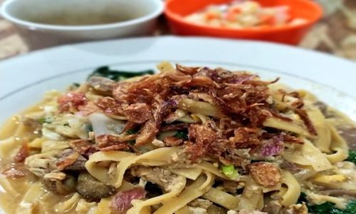 Mencicipi Bakmi Nyemek Bu Trimo Banyumas yang Melegenda