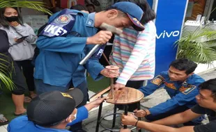 Jari Tangan Terjepit di Lubang Kursi, Warga Salatiga Minta Tolong Damkar