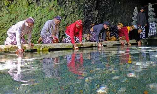 Potret Tradisi Grebeg 1 Suro Open Lepen di Lereng Gunung Sindoro Temanggung