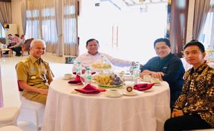 Tunggu Presiden Datang, Gibran Duduk Semeja dengan Ganjar, Prabowo, dan Erick