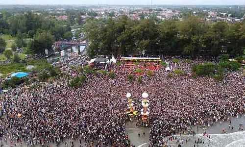 Ratusan Ribu Orang Saksikan Puncak Pesona Hoyak Tabuik di Pariaman