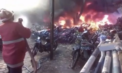 Puluhan Sepeda Motor Barang Bukti Terbakar di Pos Lantas Grogol Sukoharjo