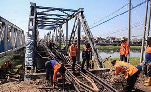 Jalur Kereta Kembali Normal Pasca Kecelakaan KA Brantas Tabrak Truk di Semarang