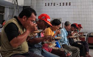 Potret Berbagi Makanan di Kantin Kebajikan Semarang, Simbol Toleransi Beragama