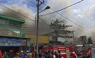 Kebakaran Landa Toko Onderdil Kendaraan di Telukan Sukoharjo, Ini Penampakannya