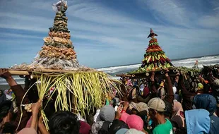 Syukuran Hasil Laut Melimpah, Nelayan Pantai Depok Bantul Gelar Labuhan Mina