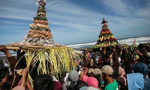 Syukuran Hasil Laut Melimpah, Nelayan Pantai Depok Bantul Gelar Labuhan Mina