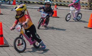 Aksi Seru Pembalap Cilik Beradu Cepat Lomba Pushbike di Boyolali